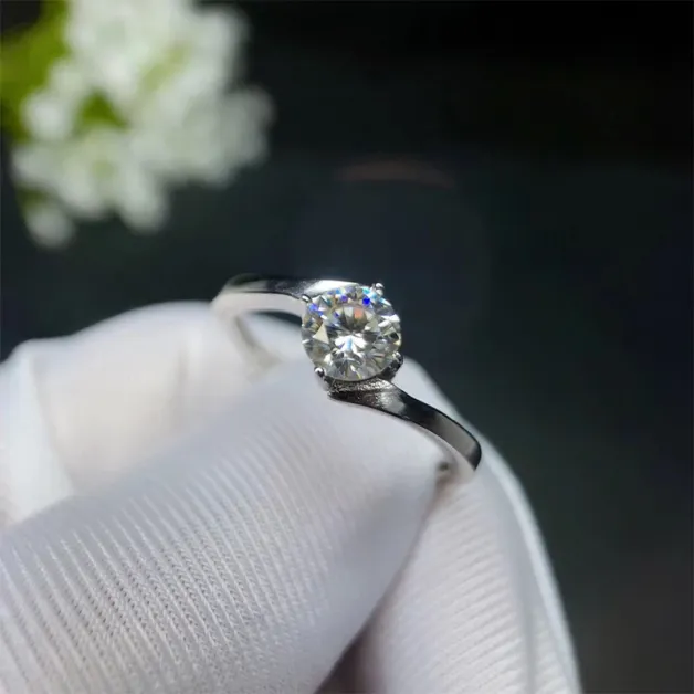925 Sterling Silver Gold-Plated Ring Setting for 5x5mm Round Cubic Zirconia (CZ) & Moissanite